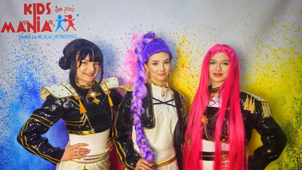 fetele huntrix animatoare copii iasi daemon huntrix Costum fetele huntrix animatoare copii iasi daemon huntrix petreceri copii Iași — Kids Mania