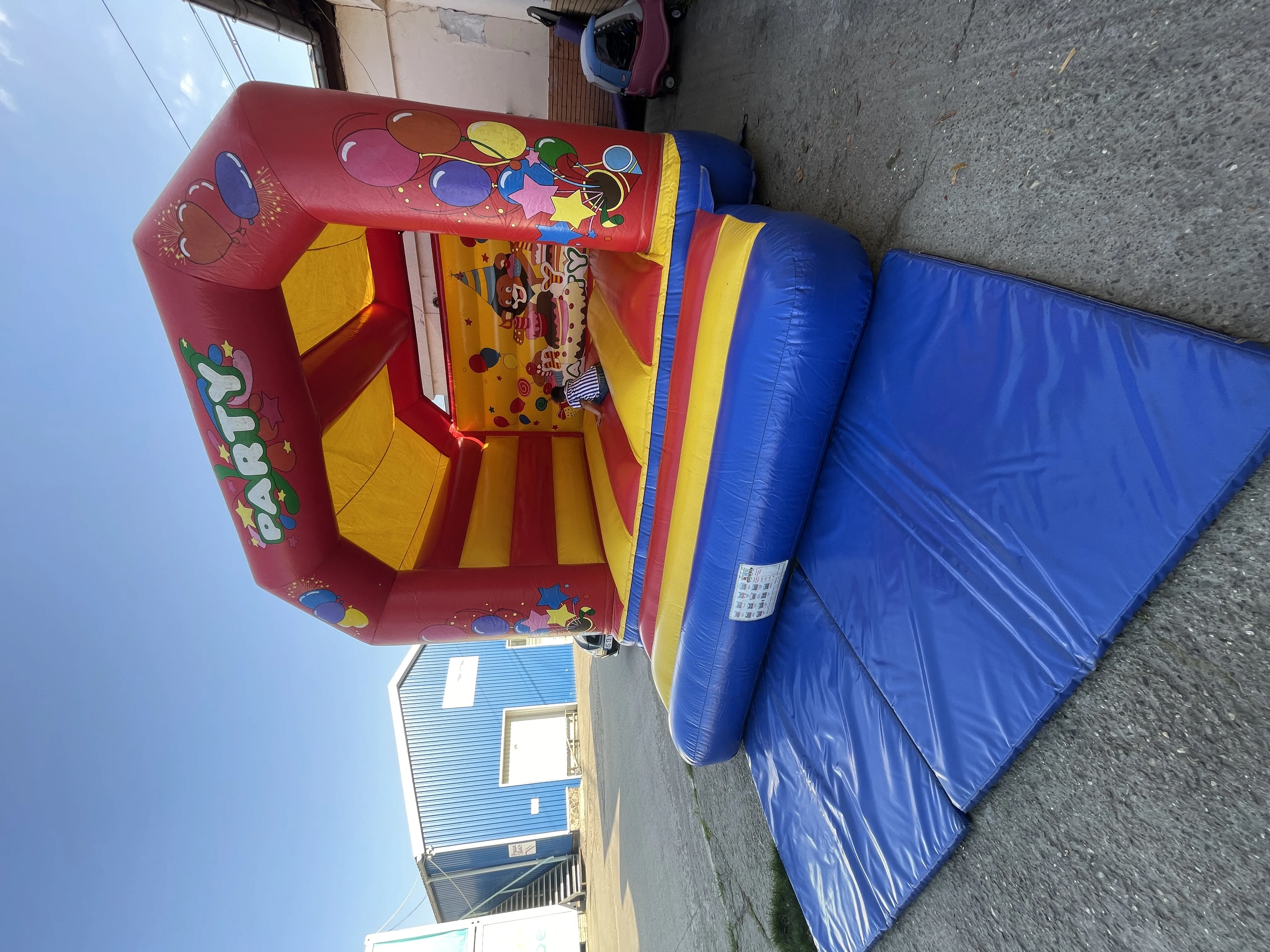 Bouncer Model 2 — trambulină gonflabilă închiriat Suceava — Kids Mania — fotografie produs