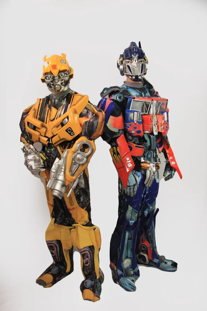 Optimus prime si bumble bee animatori la petreceri pentru copii Costum Optimus prime si bumble bee animatori la petreceri pentru copii petreceri copii Iași — Kids Mania
