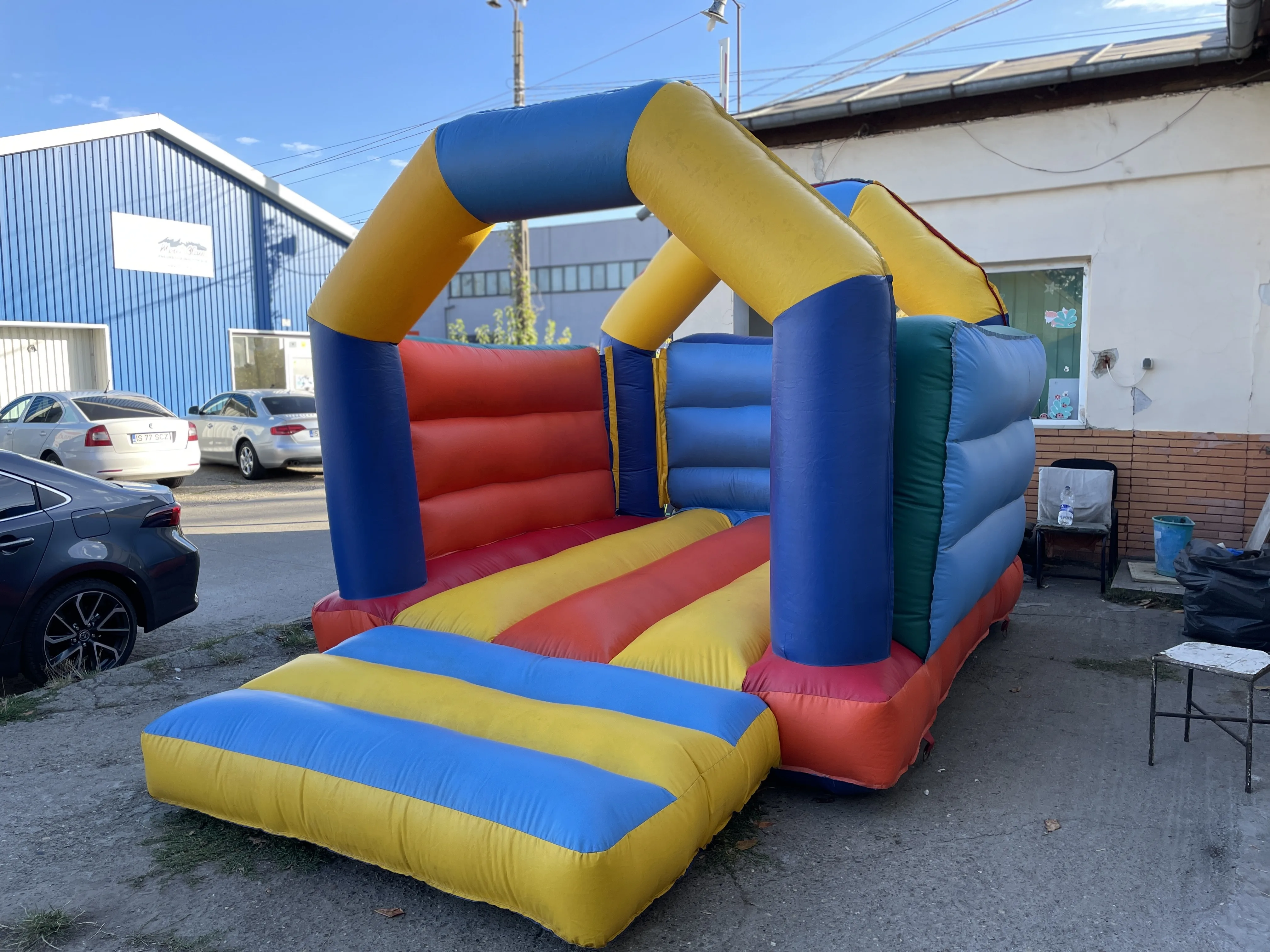 Bouncer Model 1 — trambulină gonflabilă închiriat Suceava — Kids Mania