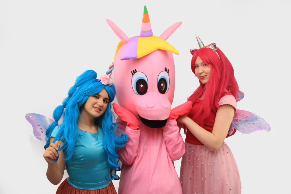 Unicorn roz personaj petreceri copii Iasi Costum Unicorn roz personaj petreceri copii Iasi petreceri copii Iași — Kids Mania