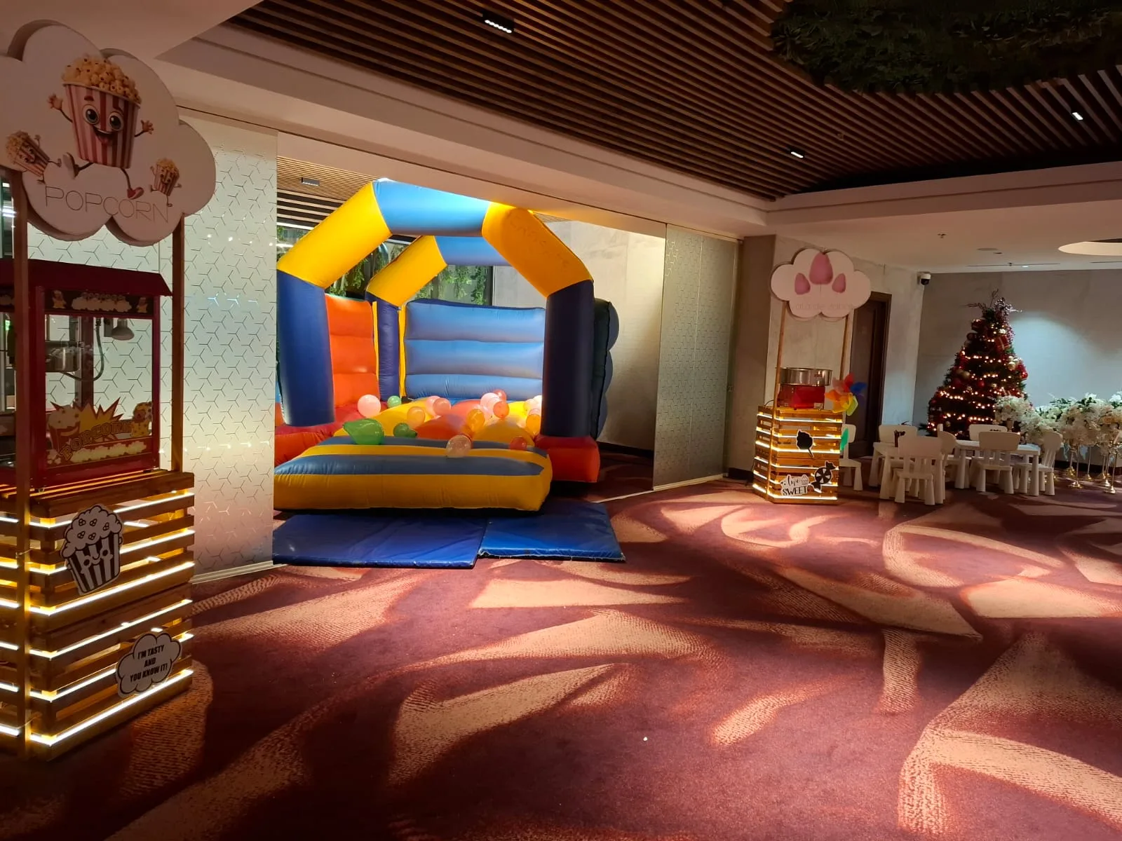 Bouncer Model 2 — trambulină gonflabilă închiriat Neamț — Kids Mania — fotografie produs
