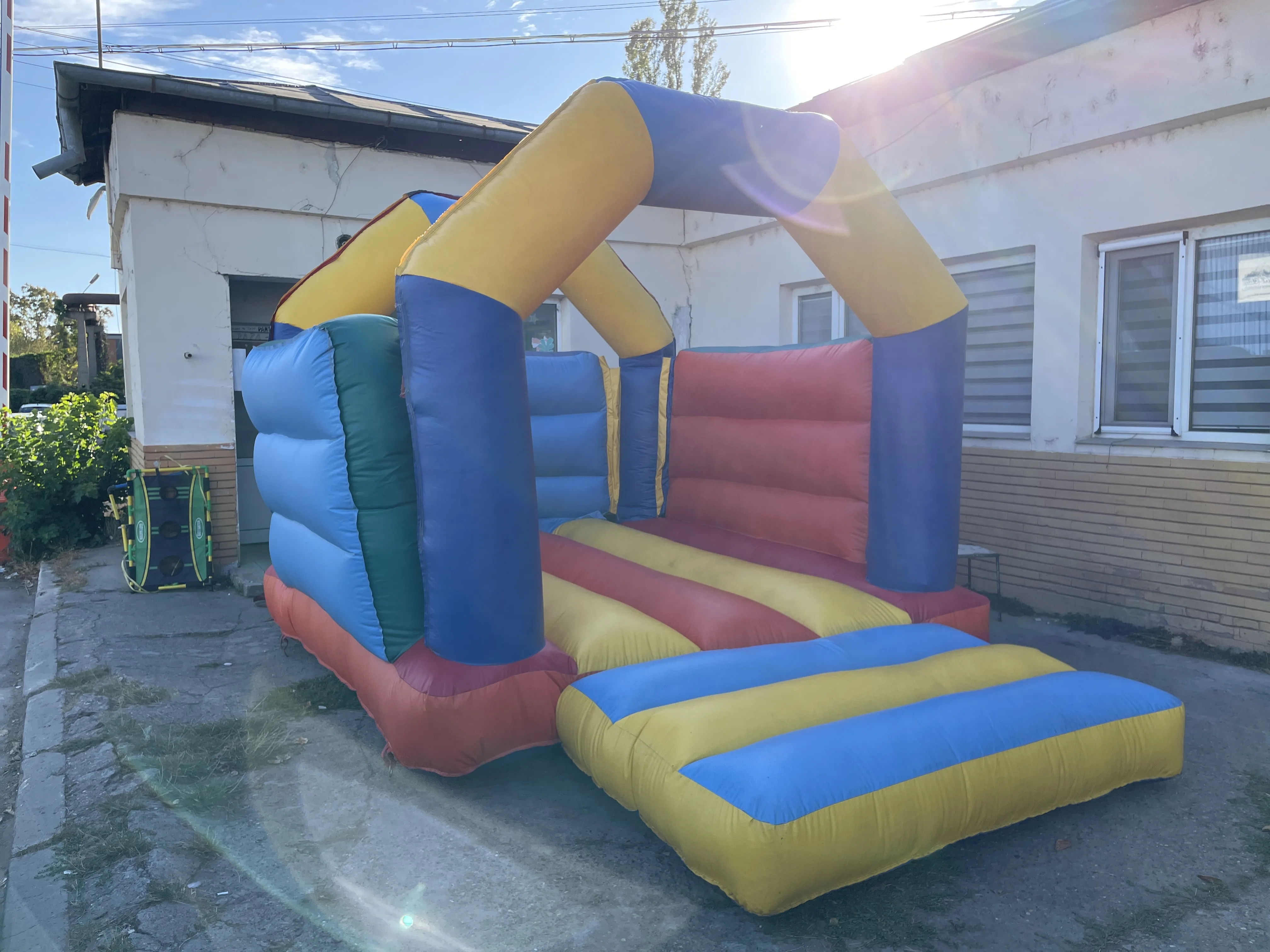 Bouncer Model 1 — trambulină gonflabilă închiriat Suceava — Kids Mania — fotografie produs