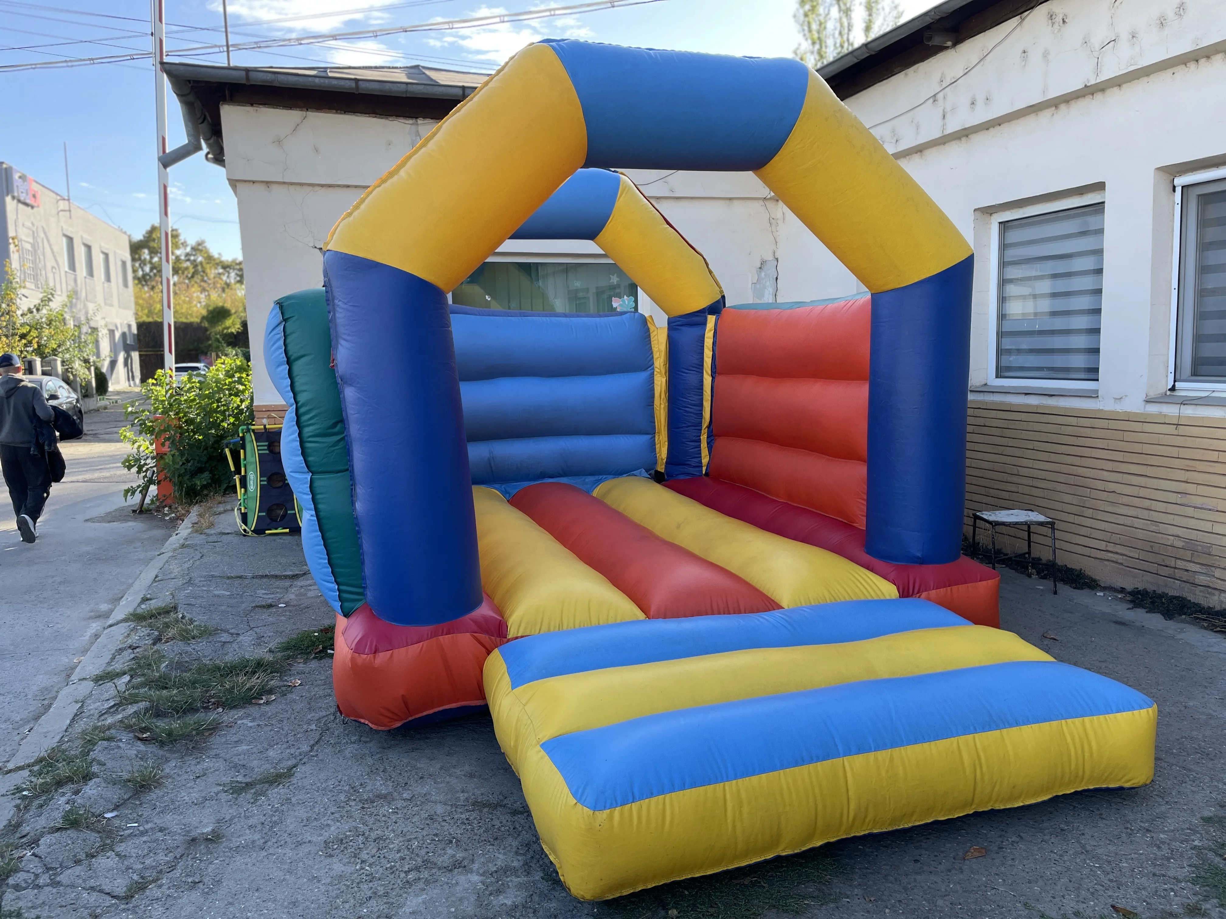 Bouncer Model 1 — trambulină gonflabilă închiriat Suceava — Kids Mania — fotografie produs